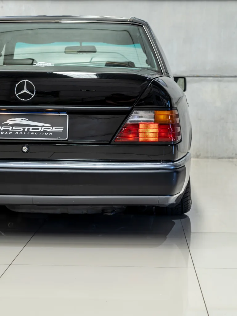Mercedes-Benz E200 – 1993