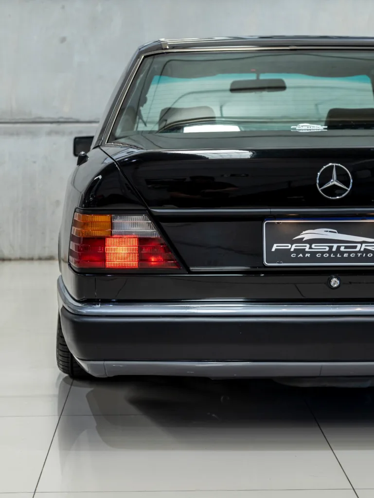 Mercedes-Benz E200 – 1993