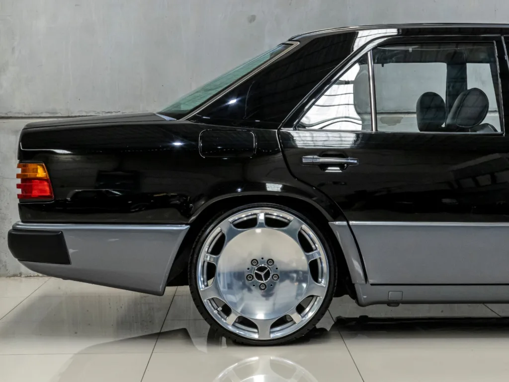 Mercedes-Benz E200 – 1993