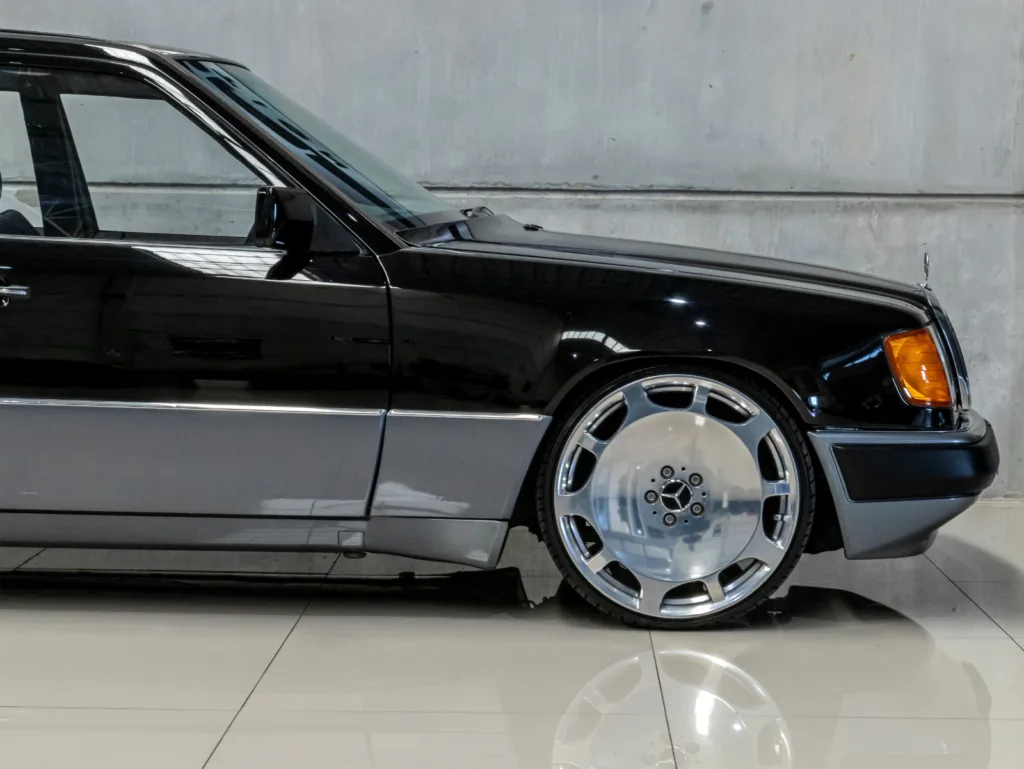 Mercedes-Benz E200 – 1993