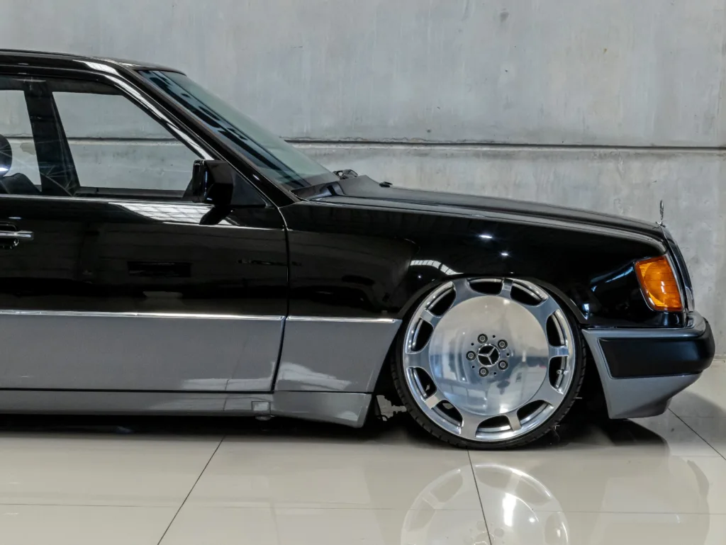Mercedes-Benz E200 – 1993