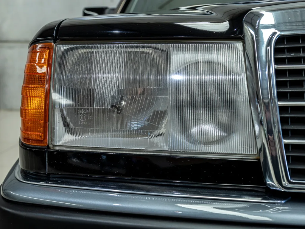 Mercedes-Benz E200 – 1993