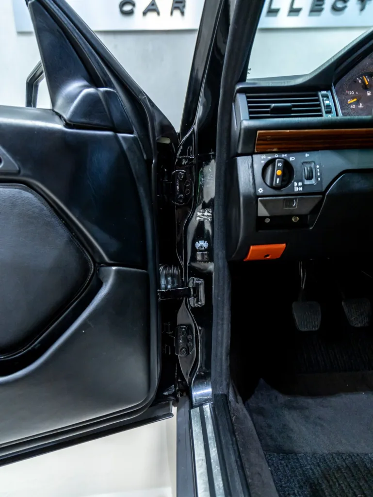 Mercedes-Benz E200 – 1993