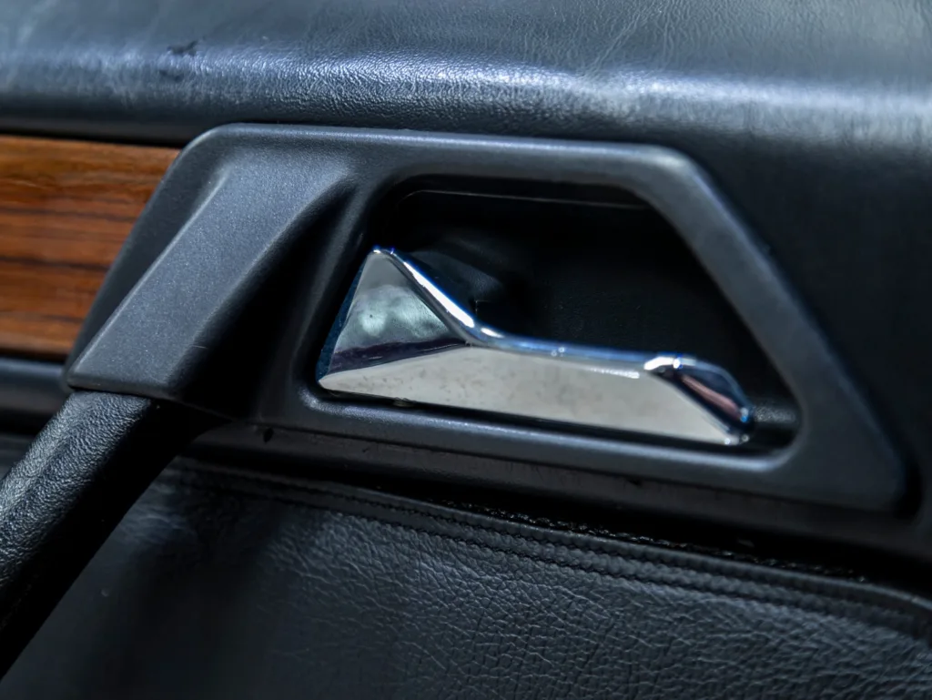 Mercedes-Benz E200 – 1993
