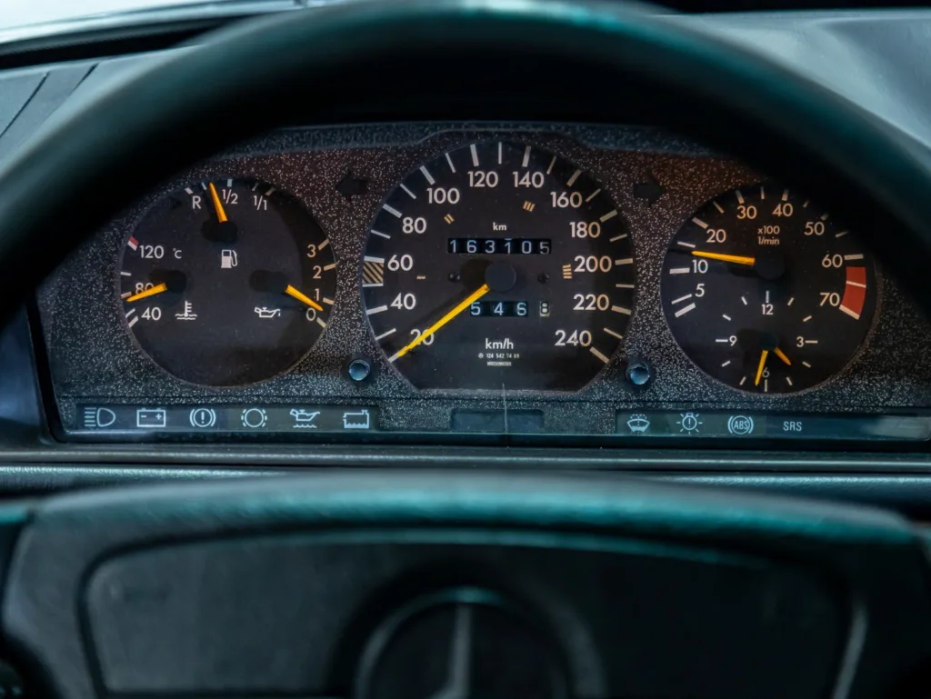 Mercedes-Benz E200 – 1993