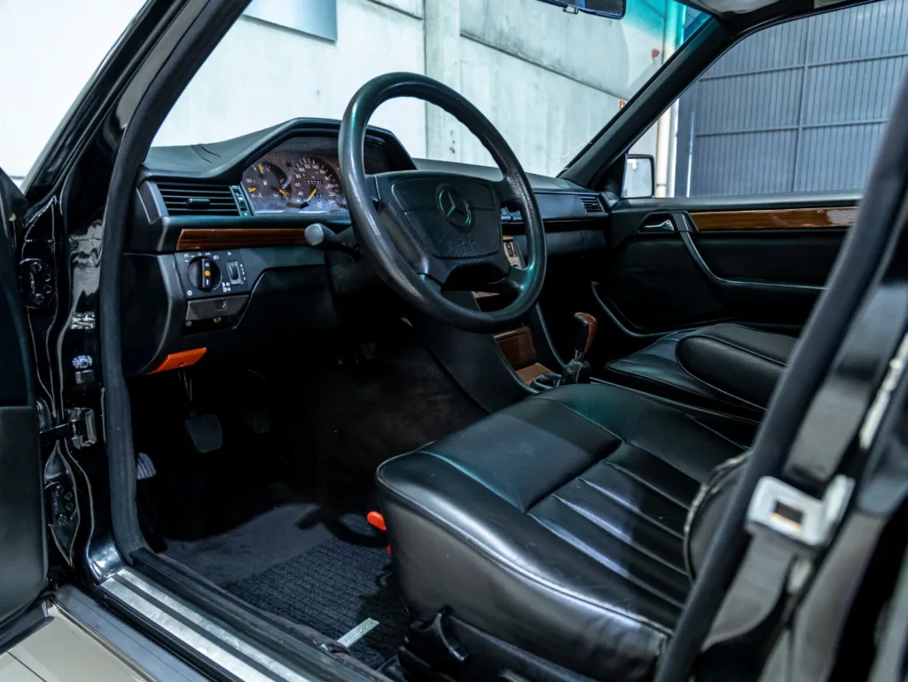 Mercedes-Benz E200 – 1993