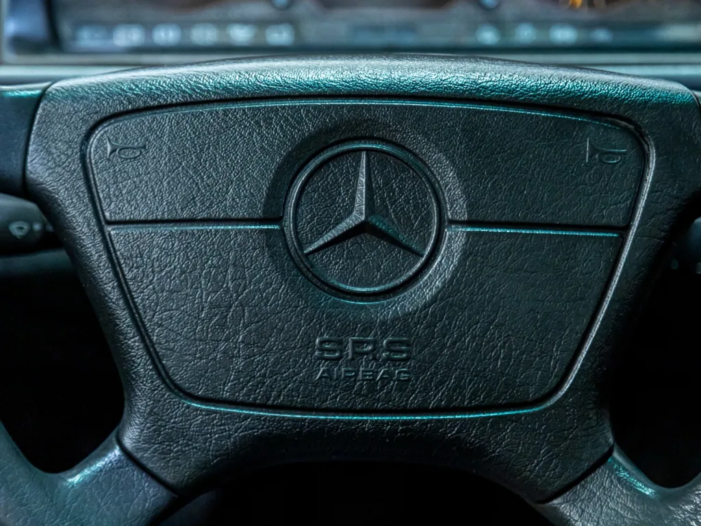 Mercedes-Benz E200 – 1993