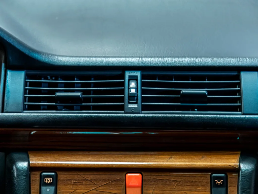 Mercedes-Benz E200 – 1993