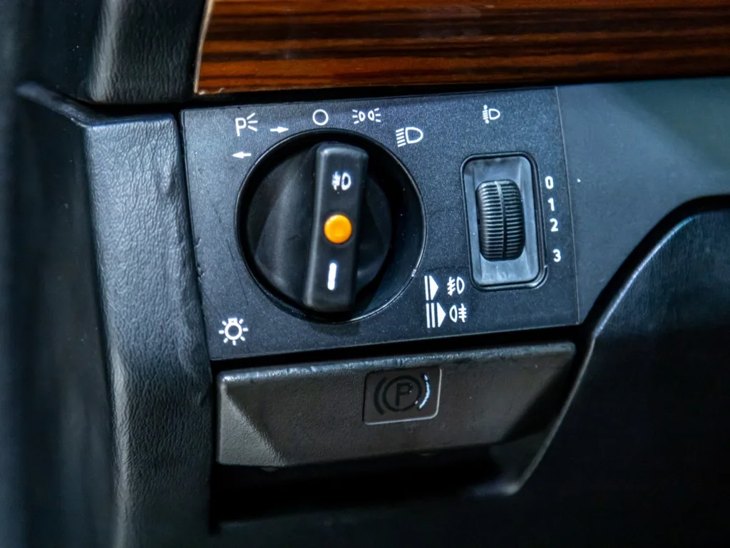 Mercedes-Benz E200 – 1993