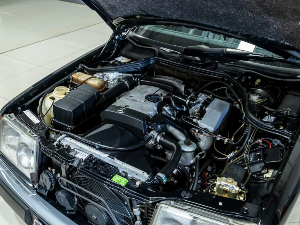 Mercedes-Benz E200 – 1993